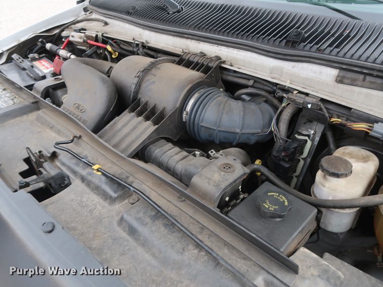 image for item GD9981 2010 Ford E350 Super Duty van with bucket lift