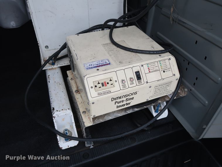 image for item GD9981 2010 Ford E350 Super Duty van with bucket lift