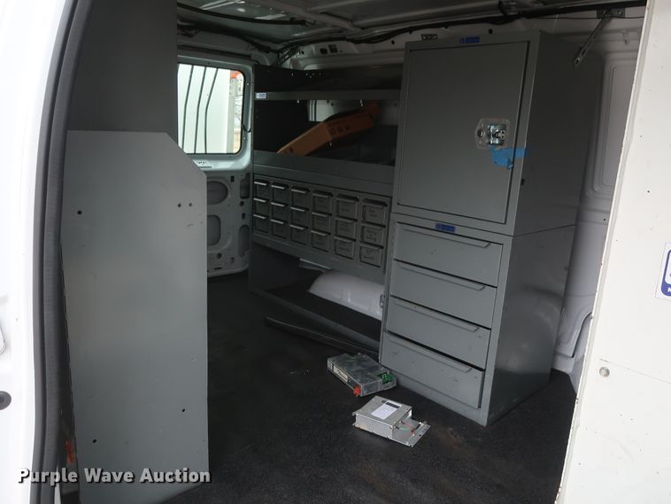 image for item GD9981 2010 Ford E350 Super Duty van with bucket lift