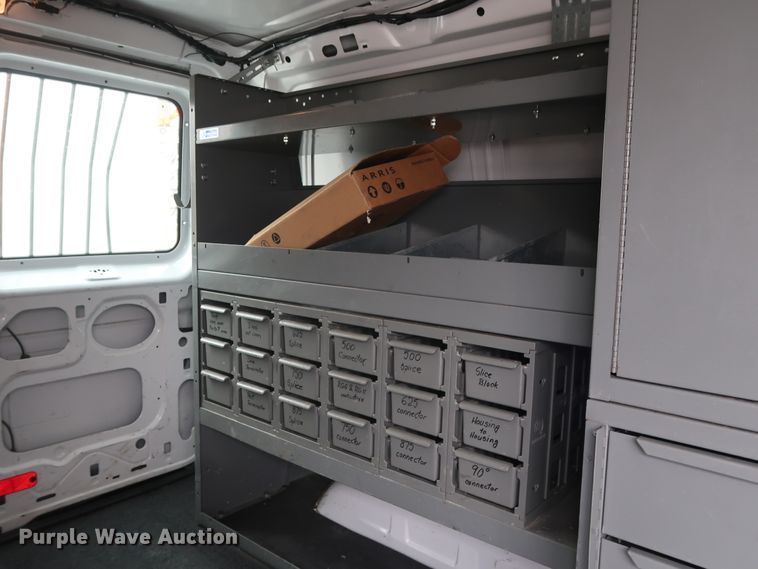 image for item GD9981 2010 Ford E350 Super Duty van with bucket lift