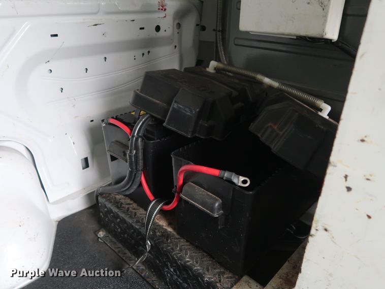 image for item GD9981 2010 Ford E350 Super Duty van with bucket lift