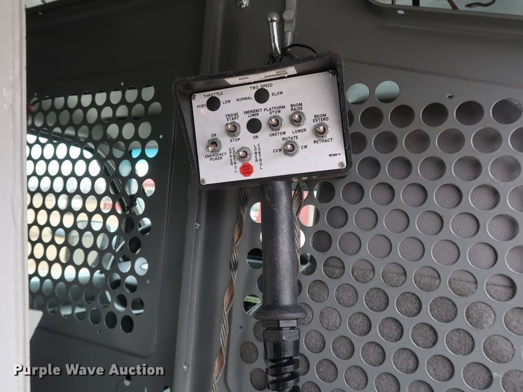 image for item GD9981 2010 Ford E350 Super Duty van with bucket lift