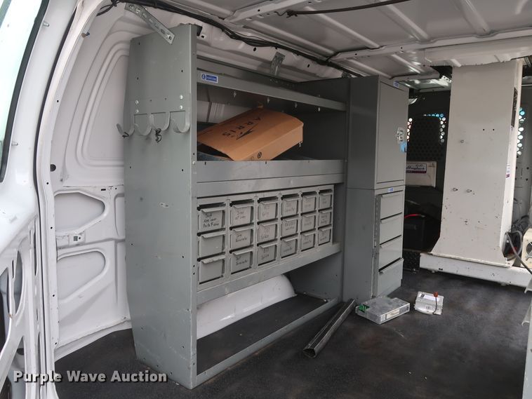 image for item GD9981 2010 Ford E350 Super Duty van with bucket lift