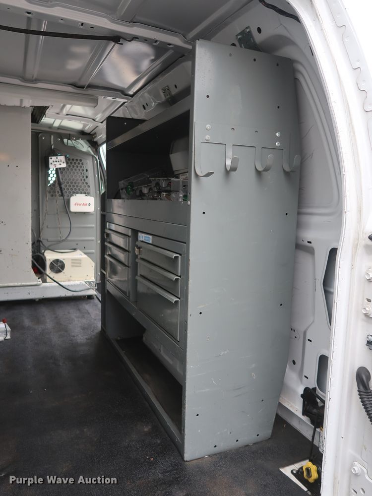 image for item GD9981 2010 Ford E350 Super Duty van with bucket lift