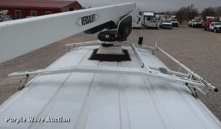 image for item GD9981 2010 Ford E350 Super Duty van with bucket lift