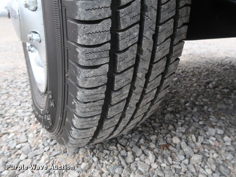 image for item GD9981 2010 Ford E350 Super Duty van with bucket lift