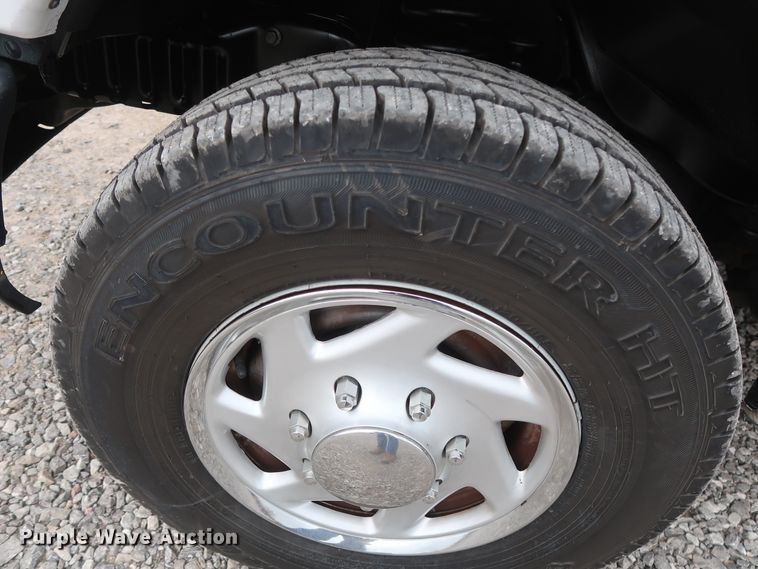 image for item GD9981 2010 Ford E350 Super Duty van with bucket lift