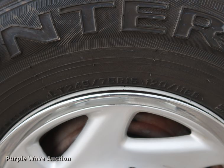 image for item GD9981 2010 Ford E350 Super Duty van with bucket lift