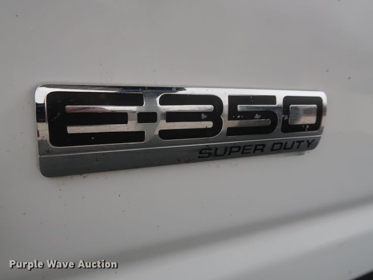 image for item GD9981 2010 Ford E350 Super Duty van with bucket lift