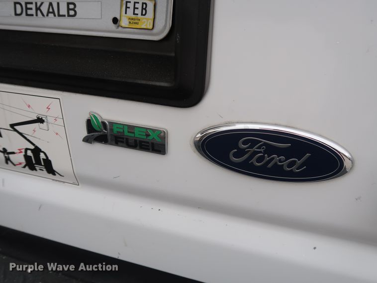 image for item GD9981 2010 Ford E350 Super Duty van with bucket lift