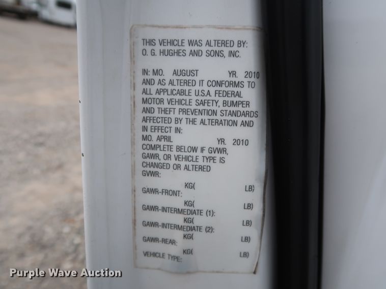 image for item GD9981 2010 Ford E350 Super Duty van with bucket lift