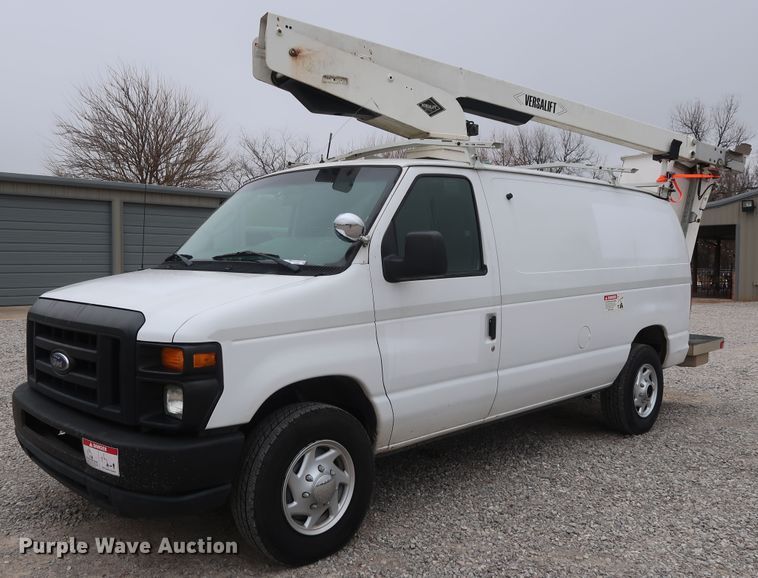 image for item GD9982 2009 Ford E350 Super Duty van with bucket lift