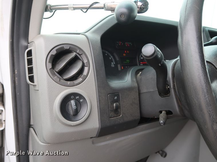 image for item GD9982 2009 Ford E350 Super Duty van with bucket lift