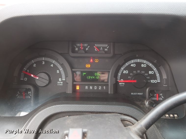 image for item GD9982 2009 Ford E350 Super Duty van with bucket lift