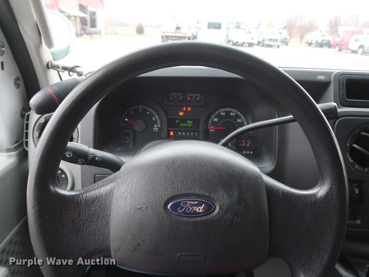 image for item GD9982 2009 Ford E350 Super Duty van with bucket lift