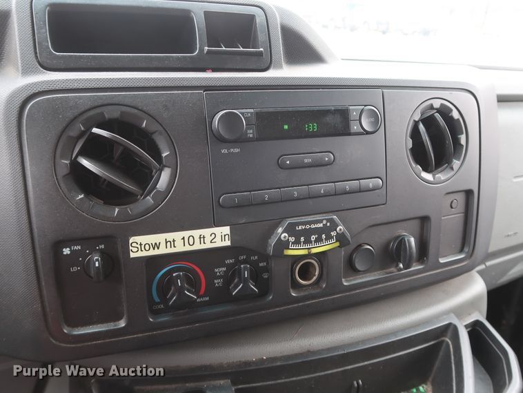 image for item GD9982 2009 Ford E350 Super Duty van with bucket lift