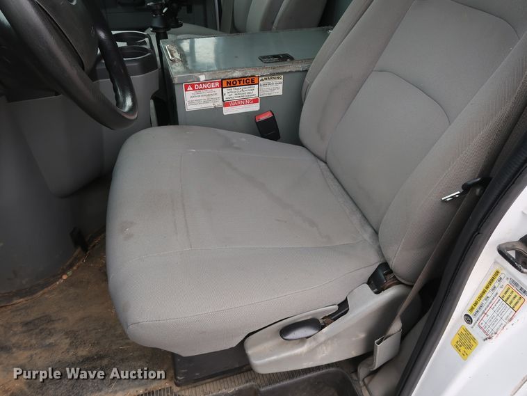 image for item GD9982 2009 Ford E350 Super Duty van with bucket lift