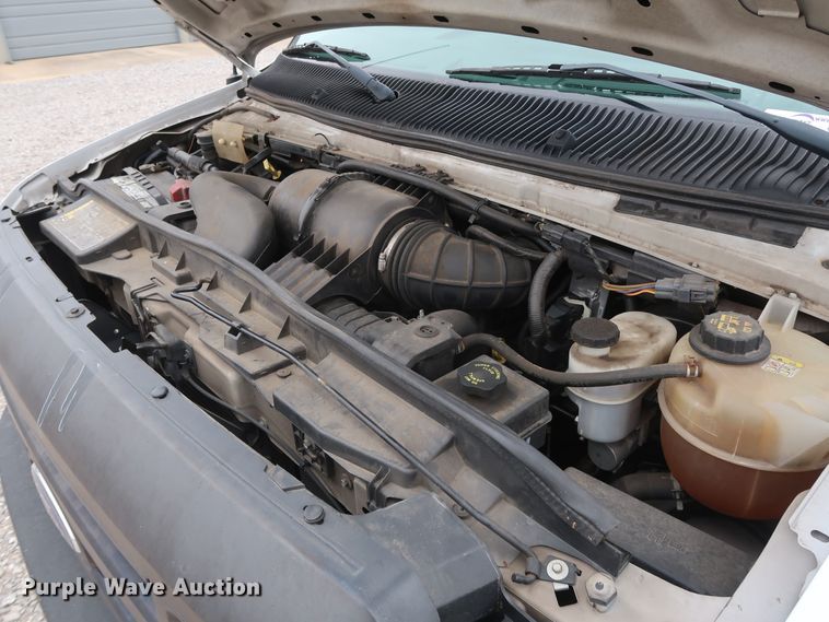 image for item GD9982 2009 Ford E350 Super Duty van with bucket lift