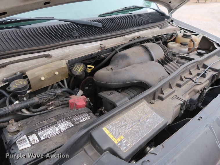 image for item GD9982 2009 Ford E350 Super Duty van with bucket lift