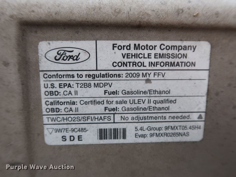 image for item GD9982 2009 Ford E350 Super Duty van with bucket lift