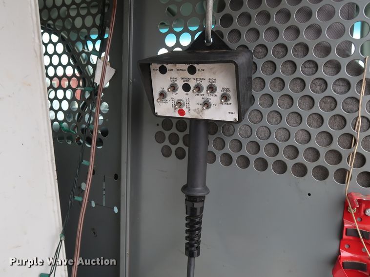 image for item GD9982 2009 Ford E350 Super Duty van with bucket lift