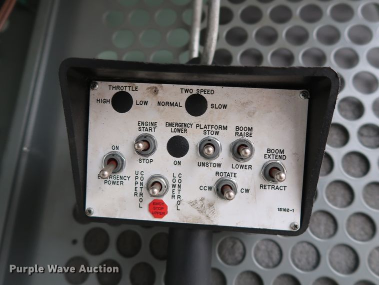 image for item GD9982 2009 Ford E350 Super Duty van with bucket lift