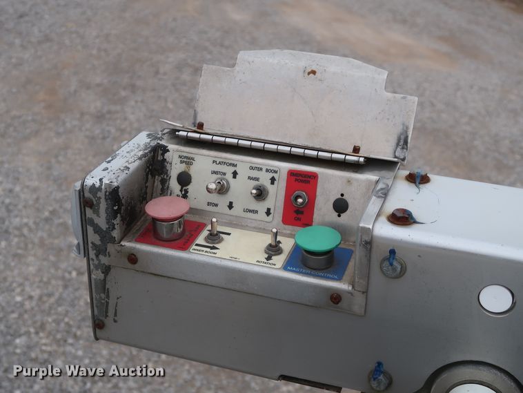 image for item GD9982 2009 Ford E350 Super Duty van with bucket lift