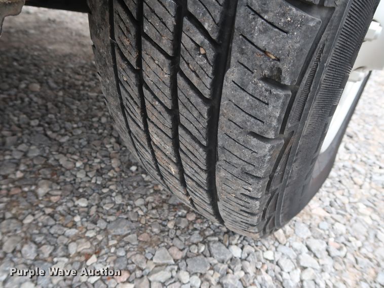 image for item GD9982 2009 Ford E350 Super Duty van with bucket lift