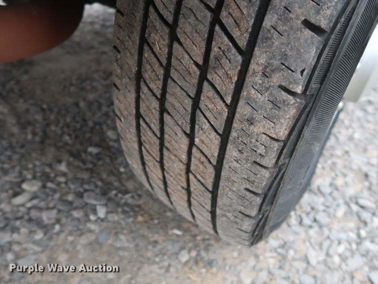 image for item GD9982 2009 Ford E350 Super Duty van with bucket lift