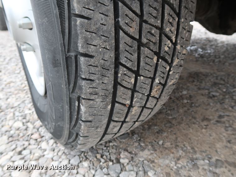 image for item GD9982 2009 Ford E350 Super Duty van with bucket lift