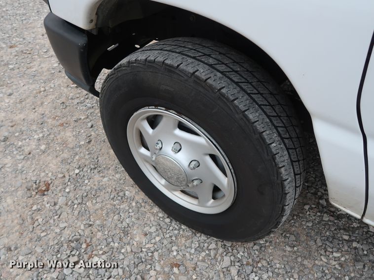 image for item GD9982 2009 Ford E350 Super Duty van with bucket lift