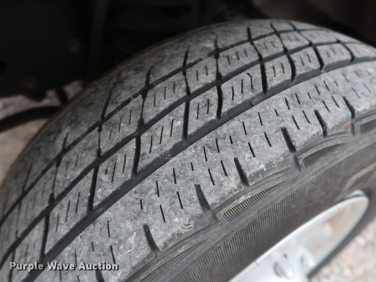 image for item GD9982 2009 Ford E350 Super Duty van with bucket lift