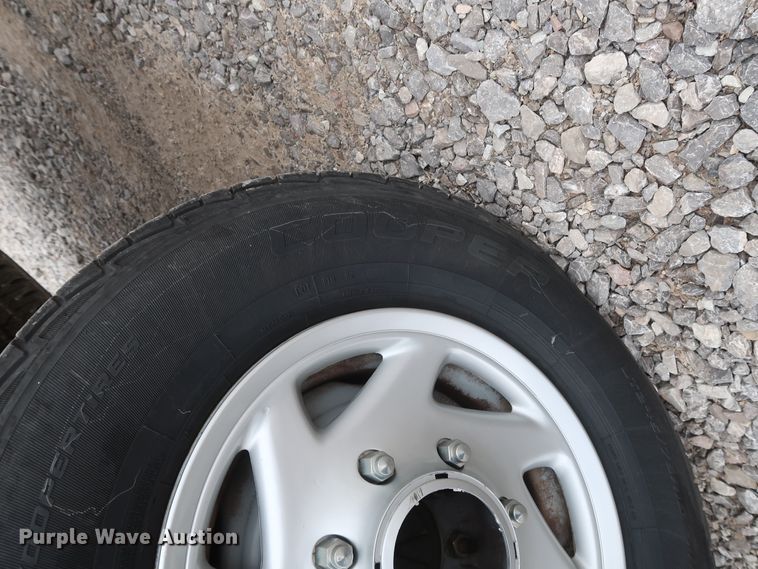 image for item GD9982 2009 Ford E350 Super Duty van with bucket lift