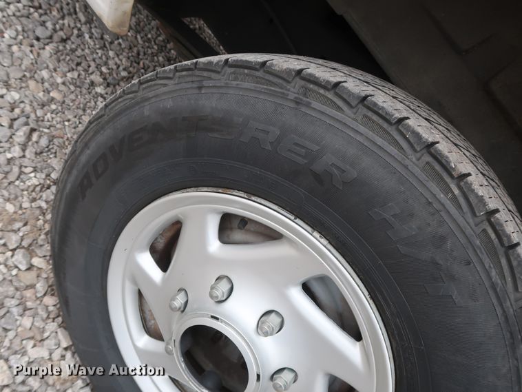 image for item GD9982 2009 Ford E350 Super Duty van with bucket lift