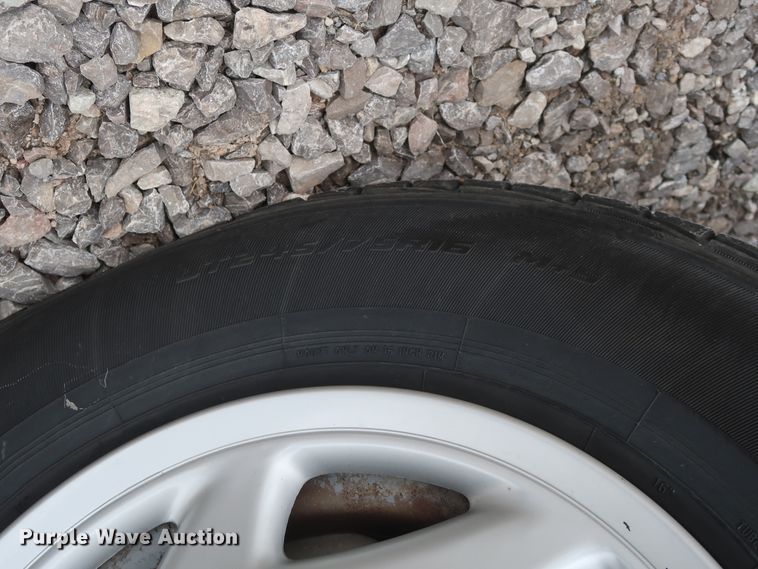 image for item GD9982 2009 Ford E350 Super Duty van with bucket lift