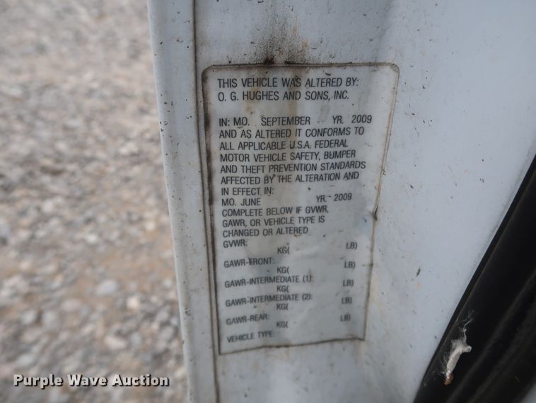 image for item GD9982 2009 Ford E350 Super Duty van with bucket lift