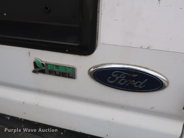 image for item GD9982 2009 Ford E350 Super Duty van with bucket lift