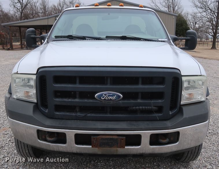 image for item GD9989 2006 Ford F550 Super Duty XL truck cab and chassis