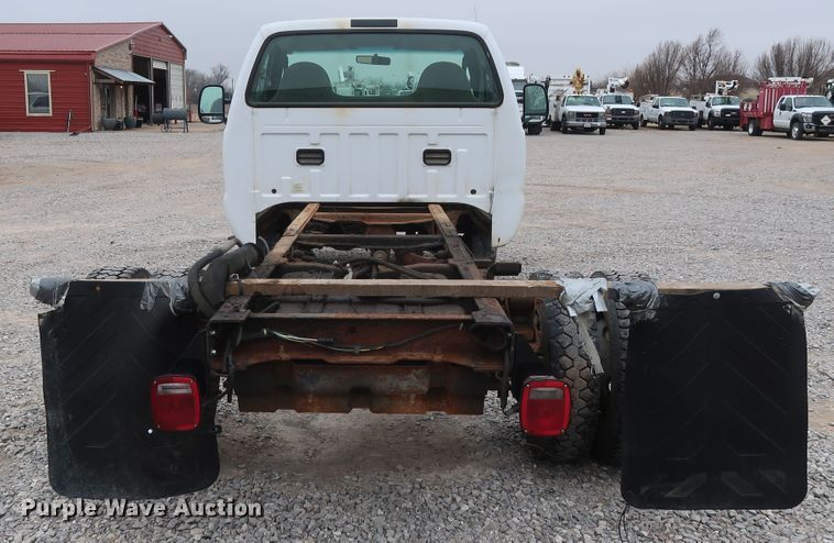 image for item GD9989 2006 Ford F550 Super Duty XL truck cab and chassis