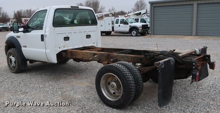 image for item GD9989 2006 Ford F550 Super Duty XL truck cab and chassis