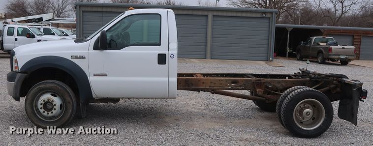 image for item GD9989 2006 Ford F550 Super Duty XL truck cab and chassis