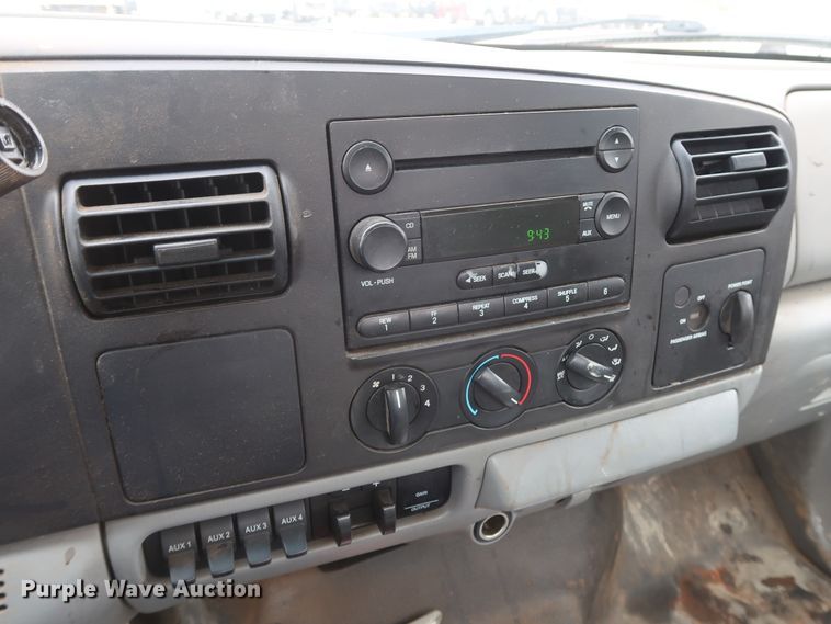 image for item GD9989 2006 Ford F550 Super Duty XL truck cab and chassis