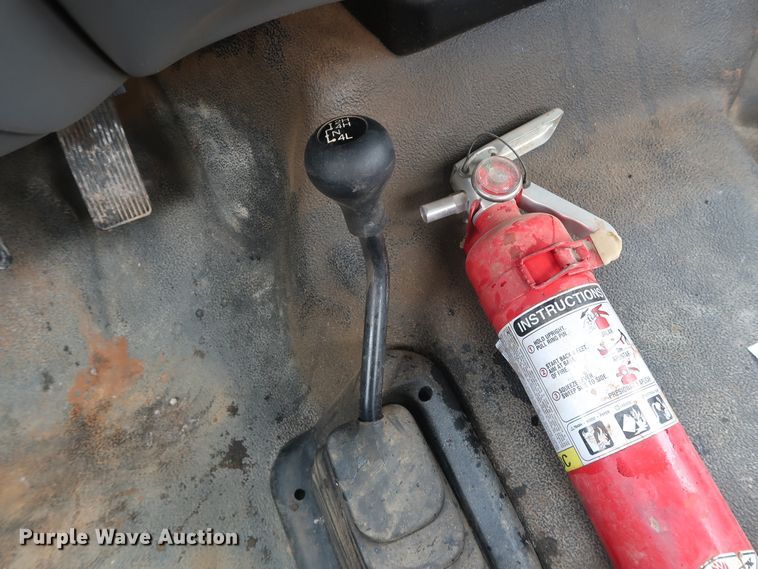 image for item GD9989 2006 Ford F550 Super Duty XL truck cab and chassis