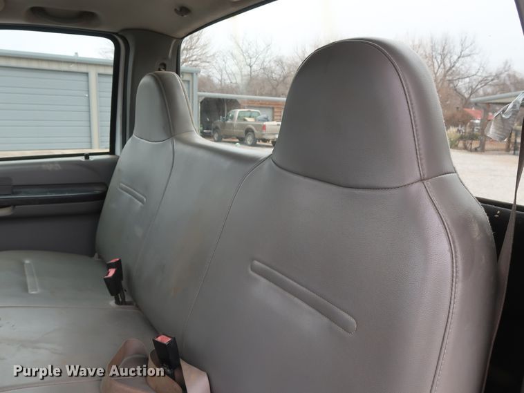 image for item GD9989 2006 Ford F550 Super Duty XL truck cab and chassis