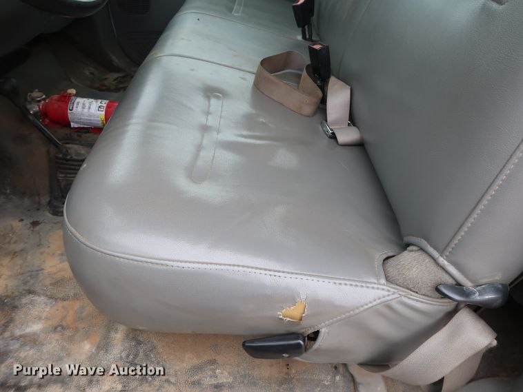 image for item GD9989 2006 Ford F550 Super Duty XL truck cab and chassis