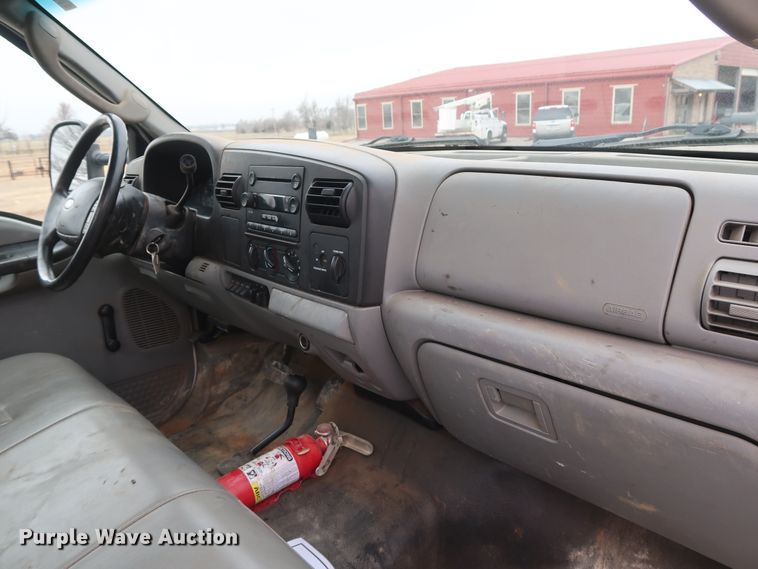 image for item GD9989 2006 Ford F550 Super Duty XL truck cab and chassis