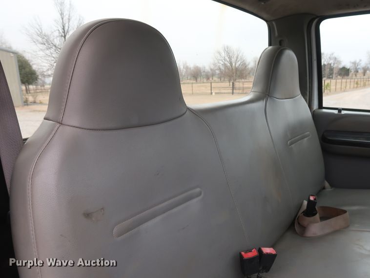 image for item GD9989 2006 Ford F550 Super Duty XL truck cab and chassis