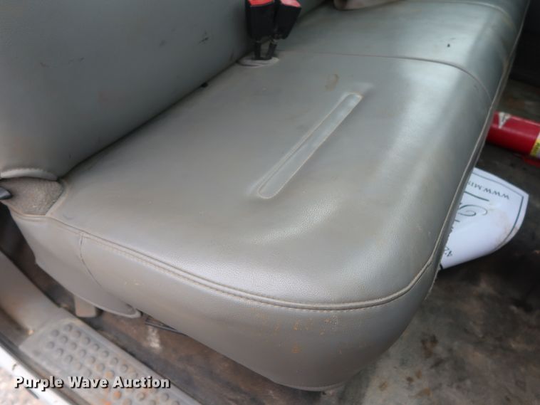 image for item GD9989 2006 Ford F550 Super Duty XL truck cab and chassis