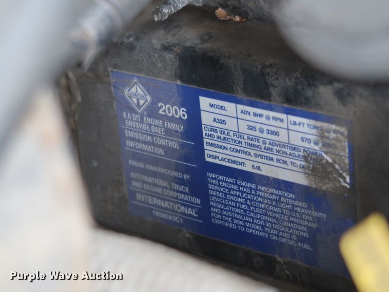 image for item GD9989 2006 Ford F550 Super Duty XL truck cab and chassis