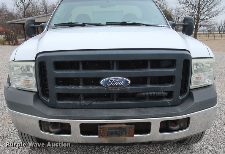 image for item GD9989 2006 Ford F550 Super Duty XL truck cab and chassis
